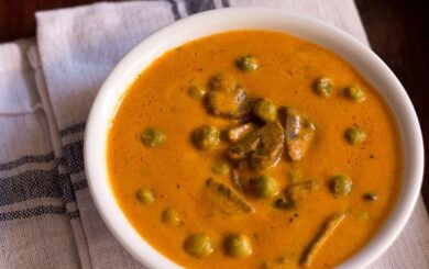 One Pot Mushroom Matar Makhani